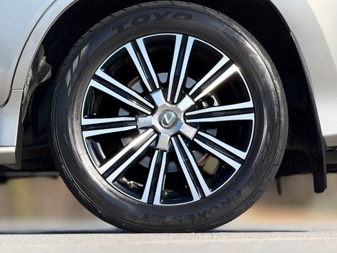 Used 2018 Lexus LX 570 4WD w/ Luxury Package image 18