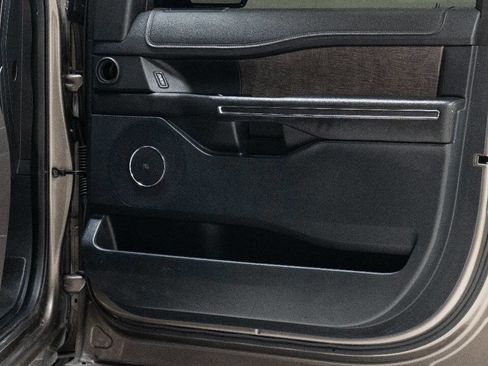 Used 2018 Ford Expedition Limited image 24