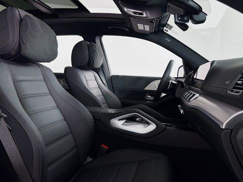 New 2026 Mercedes-Benz GLS 580 4MATIC image 6
