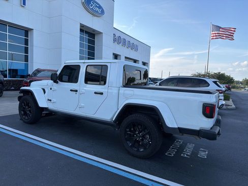 Used 2025 Jeep Gladiator Sport AWD/4WD image 4