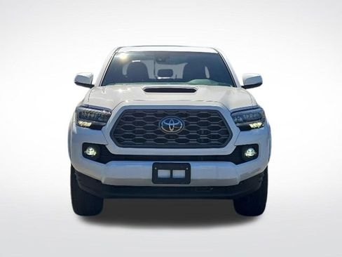 Used 2022 Toyota Tacoma TRD Sport w/ TRD Premium Sport Package AWD/4WD image 4