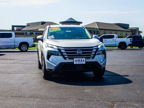 Used 2025 Nissan Rogue SV FWD image 10