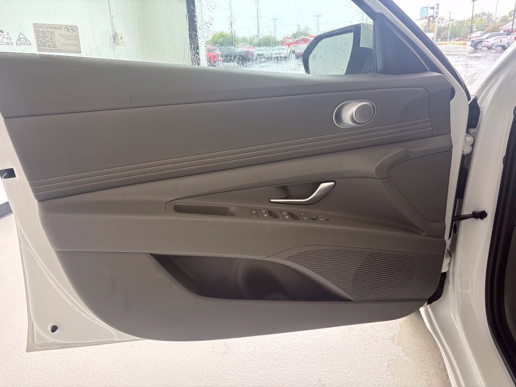 Used 2025 Hyundai Elantra SEL FWD image 26
