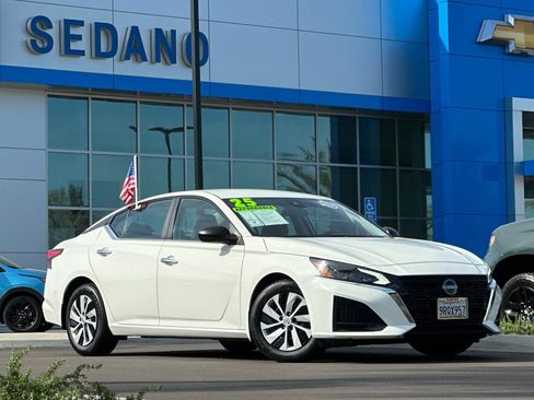 Used 2025 Nissan Altima 2.5 S FWD image 2