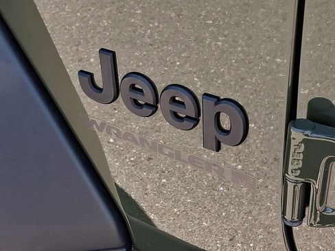 Used 2023 Jeep Wrangler Sport AWD/4WD image 30