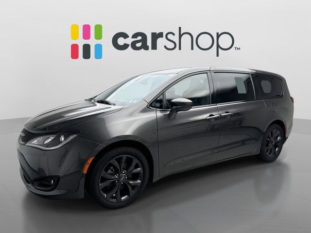 Used 2020 Chrysler Pacifica Touring w/ S Appearance Package FWD image 1