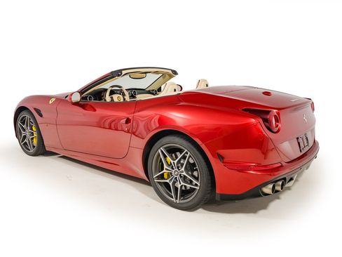 Used 2015 Ferrari California T RWD image 13