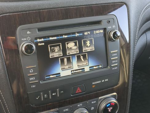 Used 2017 Chevrolet Traverse LT image 16