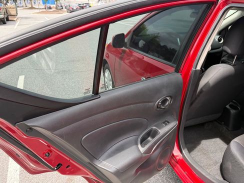 Used 2012 Nissan Versa SV FWD image 14