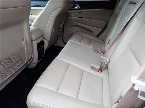 Used 2018 Jeep Grand Cherokee Limited AWD/4WD image 10