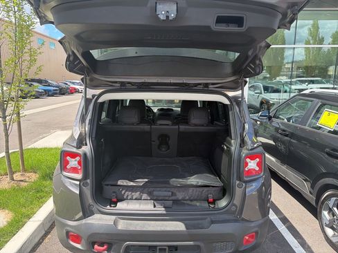 Used 2016 Jeep Renegade Trailhawk w/ Premium Trailhawk Package AWD/4WD image 11