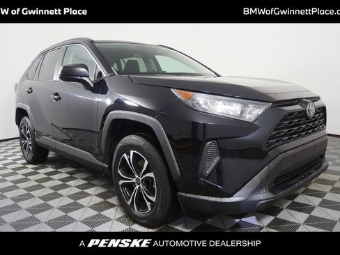 Used 2019 Toyota RAV4 LE FWD image 1