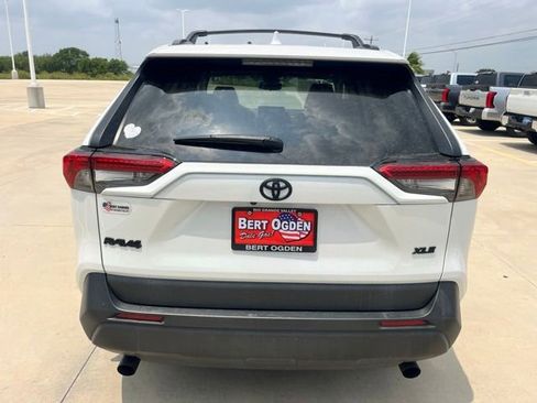 Used 2024 Toyota RAV4 XLE Premium FWD image 5