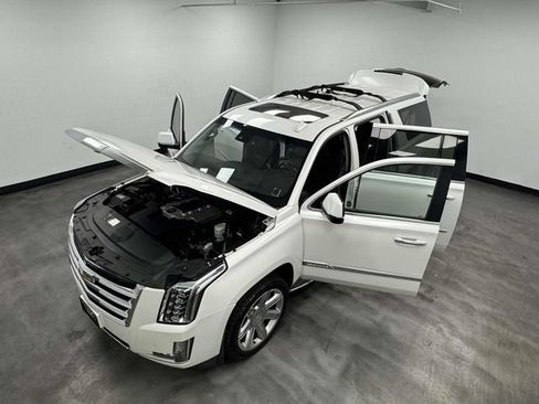 Used 2016 Cadillac Escalade ESV Luxury AWD/4WD image 11