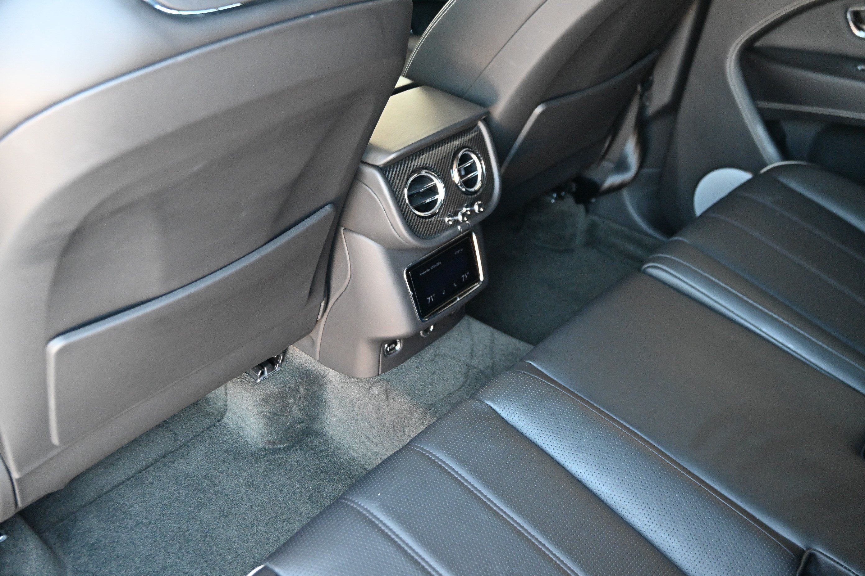 Used 2021 Bentley Bentayga AWD/4WD image 14