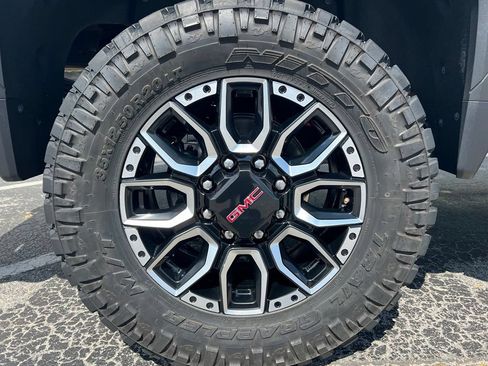 Used 2024 GMC Sierra 2500 AT4 w/ AT4 Preferred Package AWD/4WD image 22