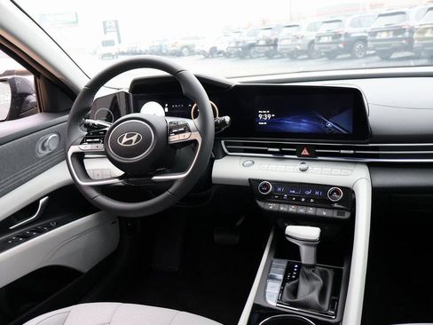 New 2025 Hyundai Elantra Limited image 14