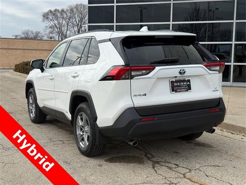 Used 2022 Toyota RAV4 LE image 5