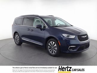 Used 2023 Chrysler Pacifica Touring-L video 1