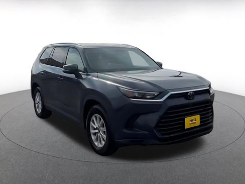 Used 2025 Toyota Grand Highlander FWD image 3