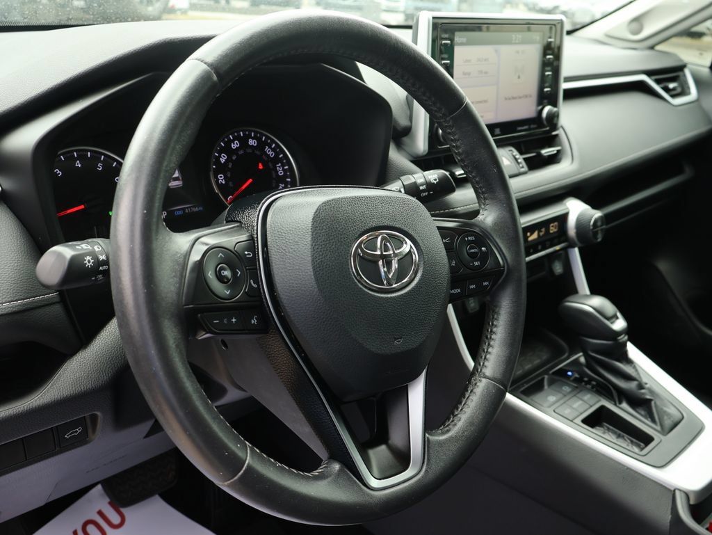 Used 2020 Toyota RAV4 XLE Premium FWD image 40
