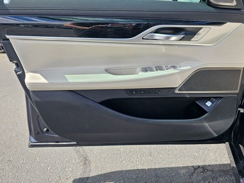 Used 2020 BMW 740i w/ Premium Package RWD image 22