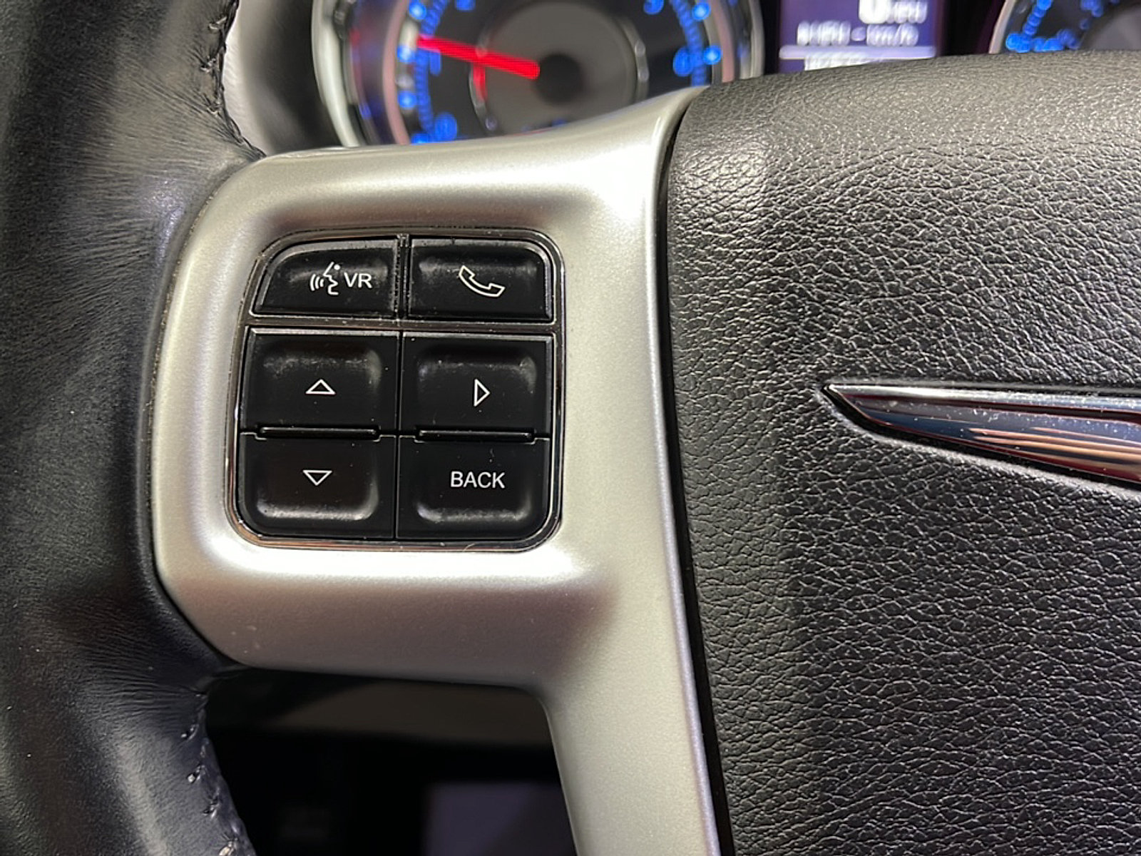 Used 2015 Chrysler Town & Country Touring FWD image 6