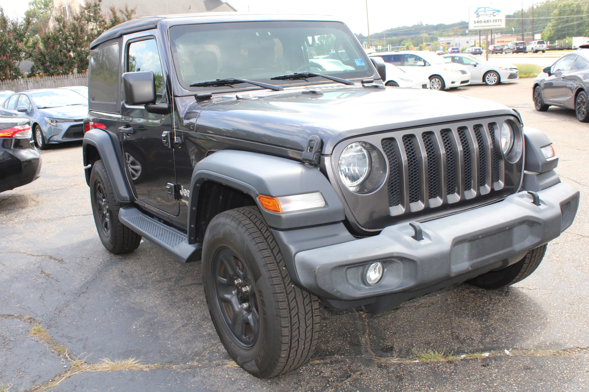 Used 2015 Jeep Wrangler Unlimited Sport AWD/4WD image 3
