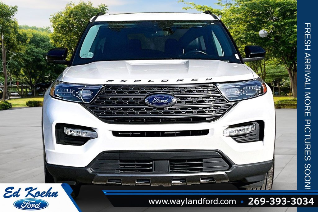 Certified 2022 Ford Explorer XLT w/ Equipment Group 202A AWD/4WD image 3