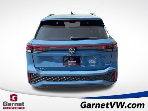 Certified 2025 Volkswagen Tiguan SEL R-Line AWD/4WD image 4