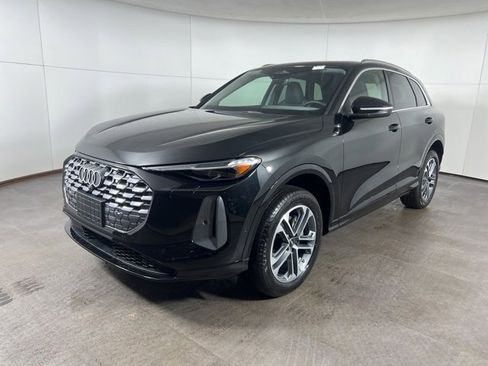 Used 2025 Audi Q5 Premium Plus w/ Premium Plus image 3