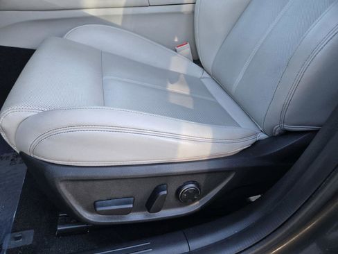 Used 2023 Genesis G70 2.0T image 28