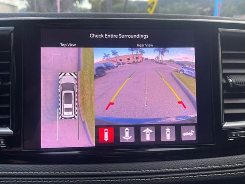 Used 2022 Chrysler Pacifica Limited image 9