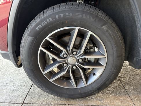 Used 2018 Jeep Grand Cherokee Limited AWD/4WD image 10
