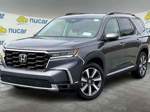 New 2025 Honda Pilot Touring image 4