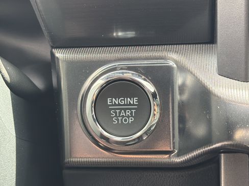 Used 2025 Ford F150 Lariat AWD/4WD image 34