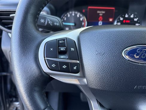 Used 2024 Ford Explorer XLT image 23