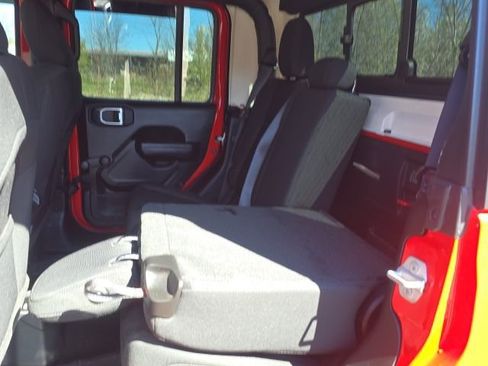 Used 2023 Jeep Gladiator Sport image 23