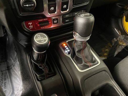 Used 2019 Jeep Wrangler Rubicon w/ Cold Weather Group AWD/4WD image 9