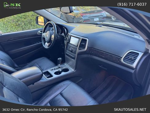 Used 2012 Jeep Grand Cherokee Laredo AWD/4WD image 19