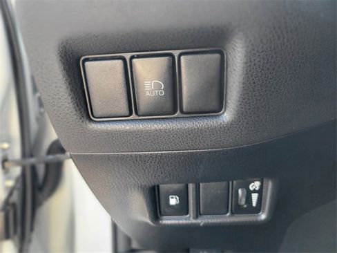 Used 2020 Toyota C-HR LE image 21