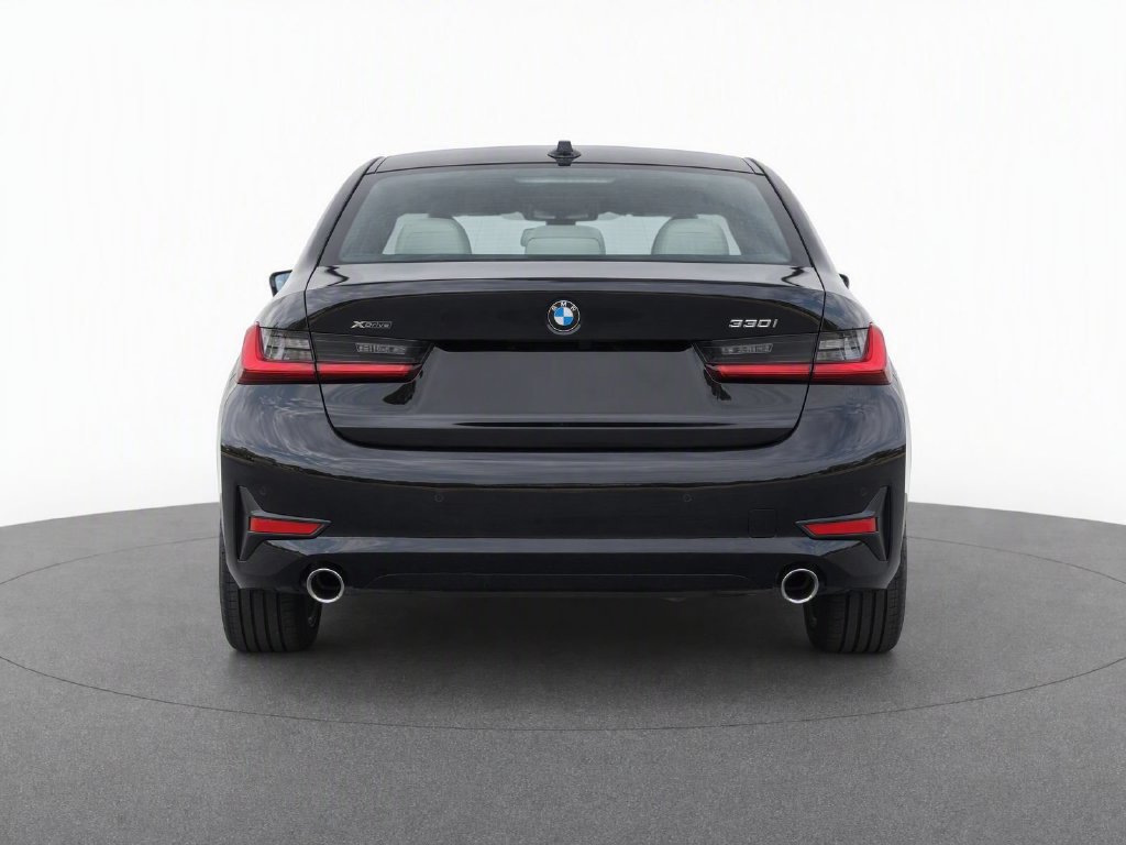 Used 2021 BMW 330i xDrive Sedan AWD/4WD image 5
