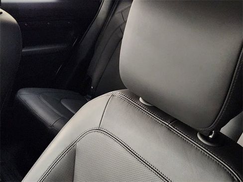 Used 2025 Land Rover Defender 110 X-Dynamic SE image 14