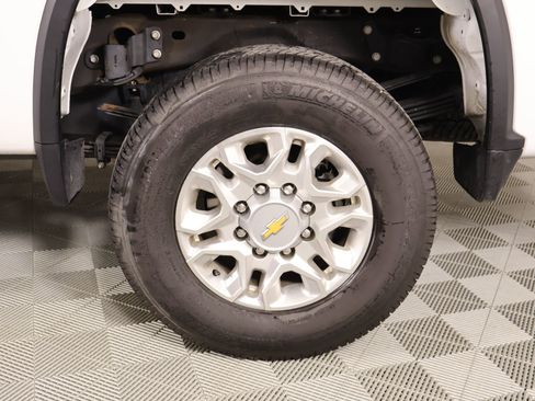 Used 2025 Chevrolet Silverado 3500 LT w/ Safety Package AWD/4WD image 19