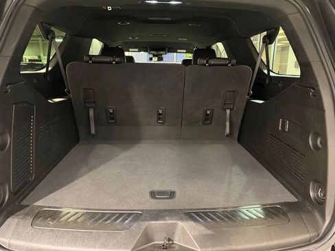 Used 2024 Chevrolet Suburban LT image 33