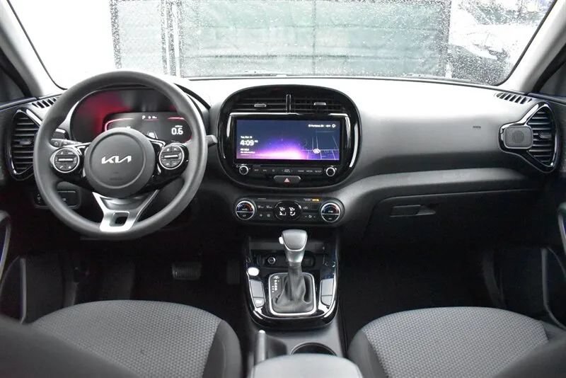 Used 2023 Kia Soul S FWD image 12