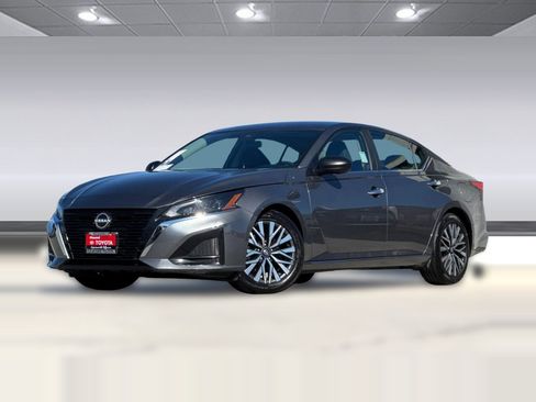 Used 2024 Nissan Altima 2.5 SV image 23