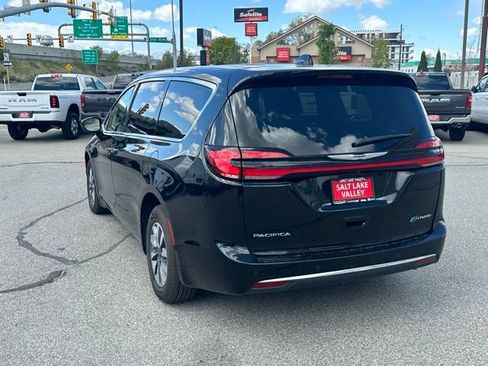 Used 2024 Chrysler Pacifica Limited FWD image 5