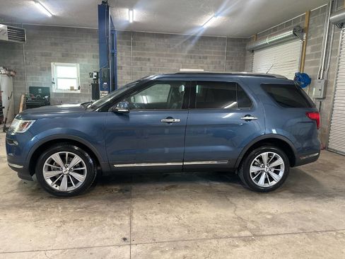 Used 2018 Ford Explorer Limited image 3