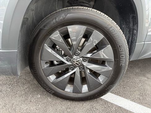 Used 2024 Volkswagen Taos S w/ MDO Package FWD image 9